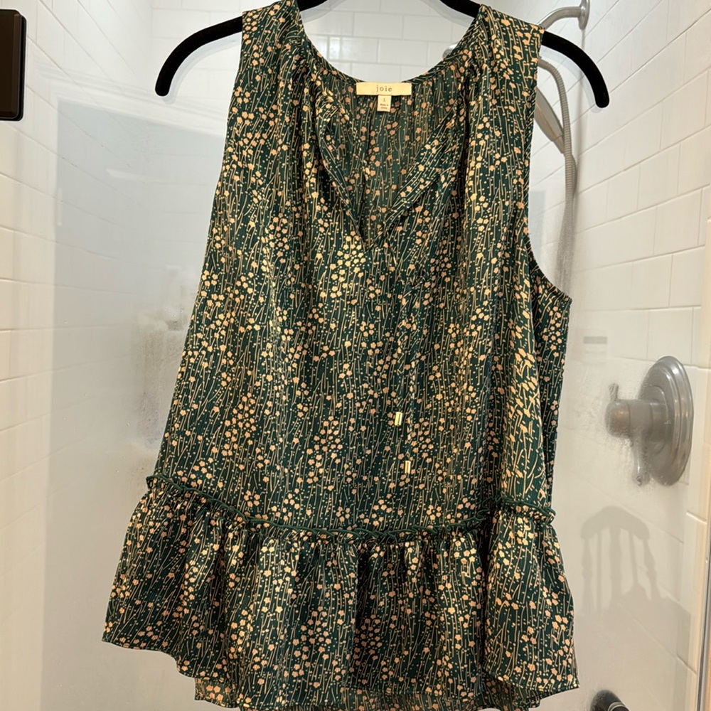 Joie cute green top!